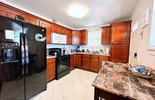 Kenner - Louis Armstrong International Airport Apartment | Super Clean and Convenient Apartment Convenient to NOLA and MSY ~ The Che'Leone