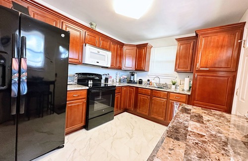 Kenner - Louis Armstrong International Airport Apartment | Super Clean and Convenient Apartment Convenient to NOLA and MSY ~ The Che'Leone