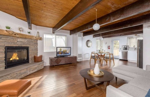 Big Bear Lake Cabin | Super Clean Mid-Century Cabin, Walk to Lake, Hot Tub, Village, Mtn Bike, Hiking!