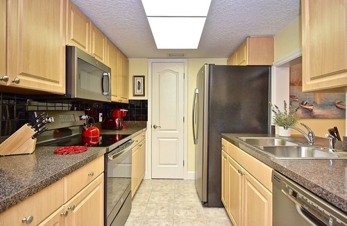 Sarasota Condo | Super Clean! Minutes to Siesta Key.