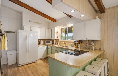Lake Ozark House | SUPER CLEAN! private dock & lrg outdoor living w/bar - big cove w kayak & SUP