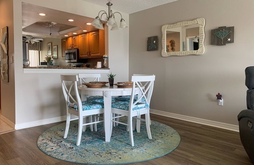 Holmes Beach Condo | SUPER CLEAN @ Sunbow Bay. Sleeps 6, easy walk to gulf/groceries, nice amenities!