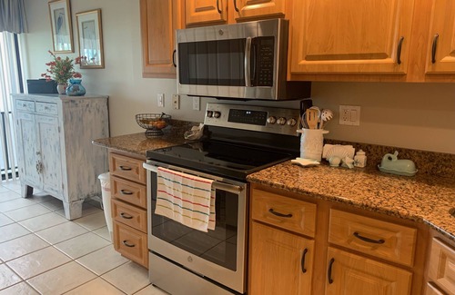 Holmes Beach Condo | SUPER CLEAN @ Sunbow Bay. Sleeps 6, easy walk to gulf/groceries, nice amenities!