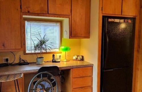 Florence House | Super close to Heceta Beach, Dog And kid Friendly, Fenced Yard 'Smugglers Cove'