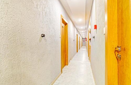 Surat Hotel | Super Collection O Adajan Formerly Hotel Western Inn