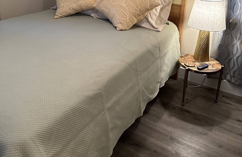 Woodbine Apartment | Super comfy 1 bedroom apartment close to downtown