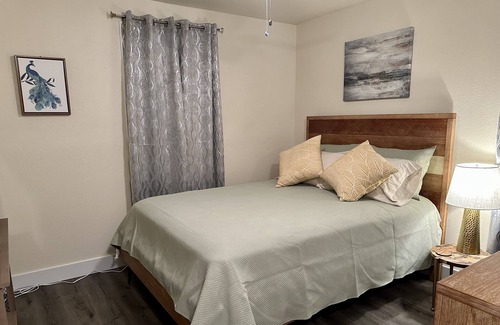 Woodbine Apartment | Super comfy 1 bedroom apartment close to downtown