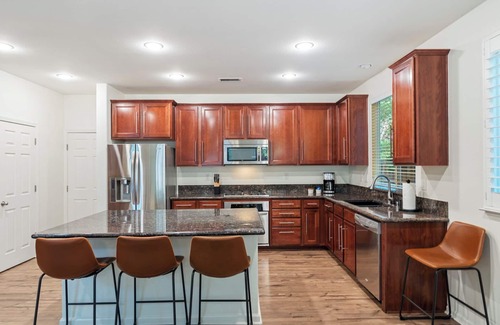 Reno House | Super Cozy 5-Bedroom 2 living room Family Getaway