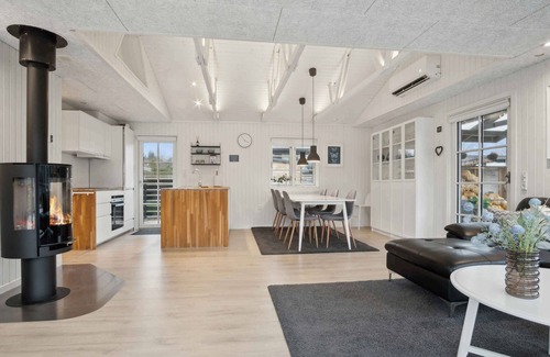 Hvidbjerg Strand House | Super cozy holiday home in Nordic style in Høll