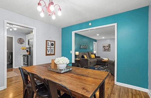 Nashville House | Super Cute 3BR/2BA, 6 Beds, Porch Bar & Hot Tub!