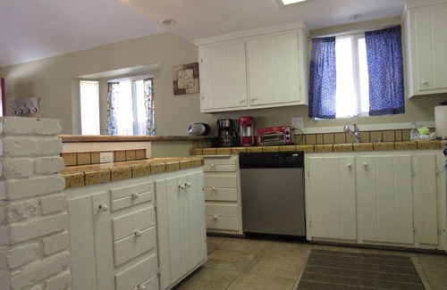 Big Bear Lake Cabin | Super cute and clean 2 bedroom 2 bath Centrally located in Big Bear Lake