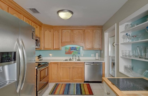 Stuart Cottage | Super Cute & Clean Pet Friendly Cottage near Beaches & Quaint Downtown Stuart
