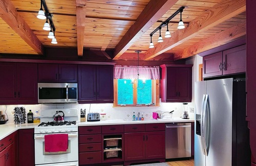 Franklin County Cabin | Super Cute & Cozy Cabin In The Paradise With 65" TV, Hot Tub, Boats, Bikes.