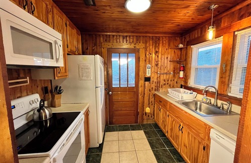Nags Head Cottage | Super Cute, Cozy, Historic Sea Spray Cottage #5