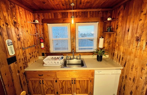 Nags Head Cottage | Super Cute, Cozy, Historic Sea Spray Cottage #5