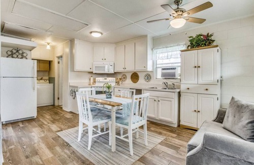 Navy Point House | Super Cute Guest House!
