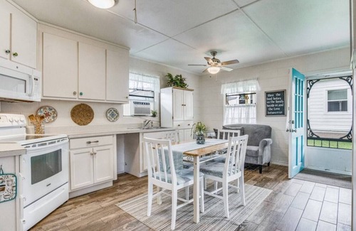 Navy Point House | Super Cute Guest House!