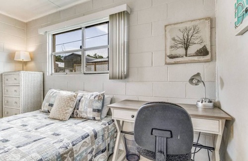 Navy Point House | Super Cute Guest House!