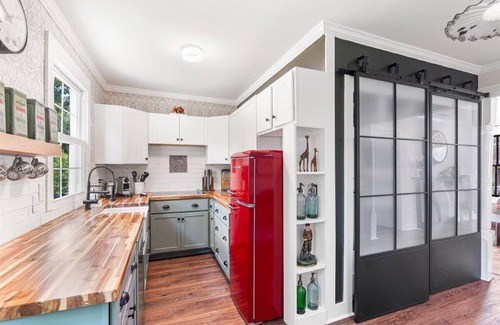 Mobile Cottage | Super Cute Historic Cottage pet friendly close to downtown Mobile