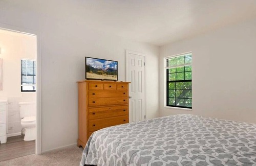 Fort Collins Condo | Super cute remodeled 2 bedroom, 2 bath, pet friendly 1-car garage home in FoCo!