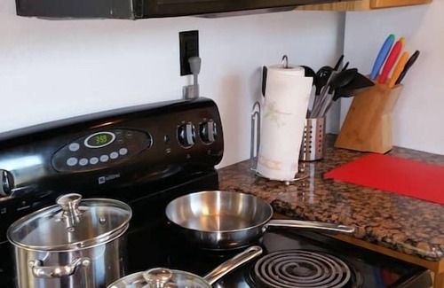 Downtown Klamath Falls House | Super Cute ❤️ Smarthouse HDTV Keurig By Lake Golf Hospital W/D