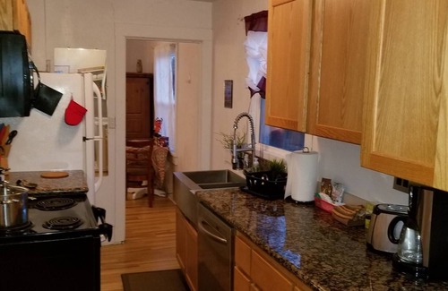 Downtown Klamath Falls House | Super Cute ❤️ Smarthouse HDTV Keurig By Lake Golf Hospital W/D