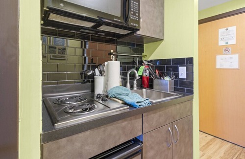 Snowshoe Apartment | Super Cute Studio Next To Ski Slope WiFi Village