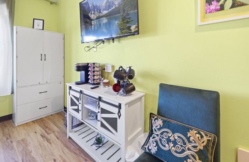 Snowshoe Apartment | Super Cute Studio Next To Ski Slope WiFi Village