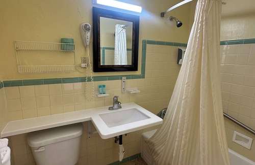 Daytona Beach Hotel | Super Inn By Oyo Daytona Beach Near Airport