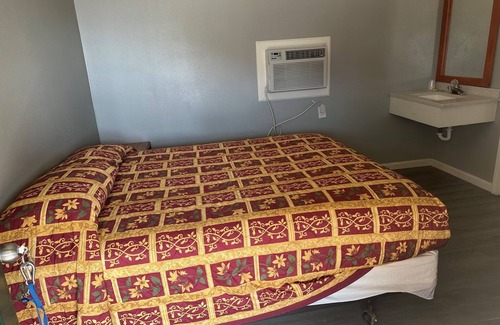 Newport Hotel | Super Inn