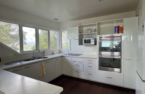 Wellington House | Super large seaview house