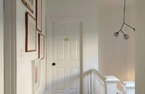 Emeryville House | Super Location Clean Stylish Sunny & New Bathroom