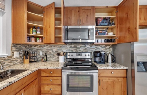West University House | *Super Low Rates~RenoRetreat~UNR~Events~Downtown~Family Fun~Convenient Location