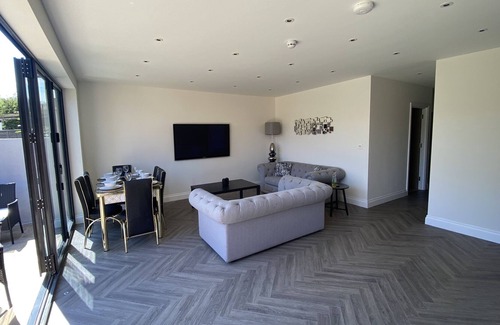Childs Hill Apartment | Super luxurious 3bedroom garden flat