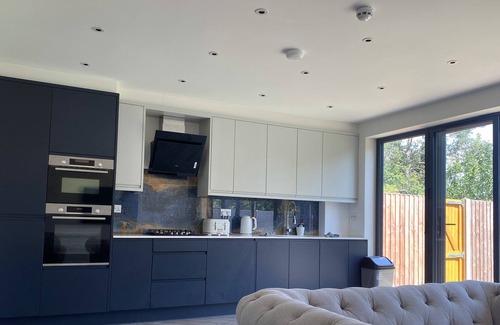 Childs Hill Apartment | Super luxurious 3bedroom garden flat