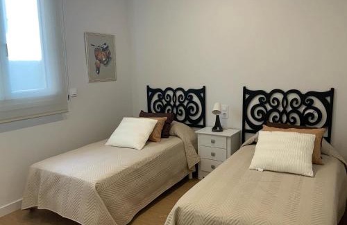 Noja Apartment | SUPER OFERTA SEPTIEMBRE en la playa apartamento pie de playa YELLOW, un lujo, totalmente nuevo, también para tu mascota