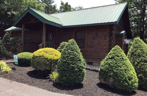 Pigeon Forge Cabin | Super Popular Cabin! Awesome Hot Tub!