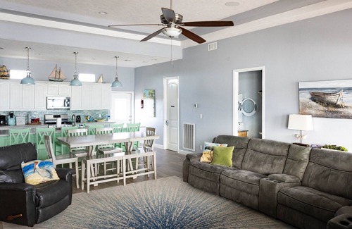 Port Bolivar House | Super Rare Heated Pool+ Beachfront!