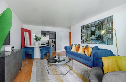 Vauxhall Apartment | Super Stylish Cutest Couples Luxury XL City Escape