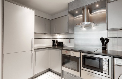 Vauxhall Apartment | Super Stylish Cutest Couples Luxury XL City Escape