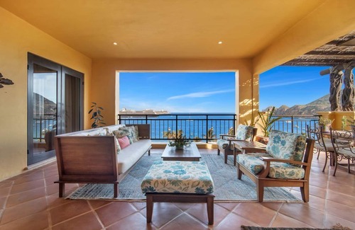 El Medano Ejidal Condo | SUPER SUMMER SPECIALS. Corner Unit, Building 4 Location! Beautifully Remodelled