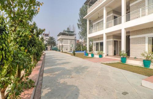 Auli Hotel | Super Townhouse Amaraa Farms Near LuLu Hypermarket