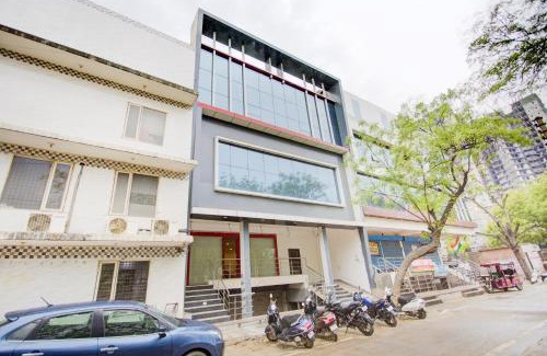 Vasundhara Hotel | Super Townhouse Townhouse Atal Chowk Indirapuram Ghaziabad