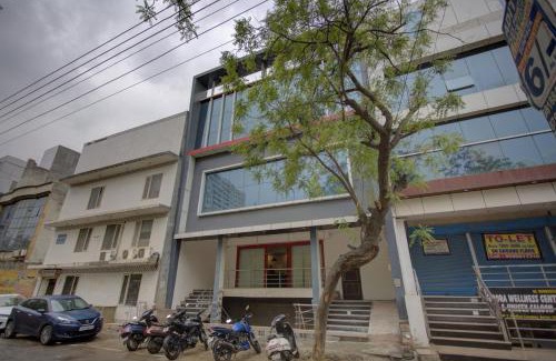 Vasundhara Hotel | Super Townhouse Townhouse Atal Chowk Indirapuram Ghaziabad