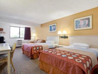 Clearwater Hotel | Super8 by Wyndham NEARBY Clearwater St Petersburg International Airport