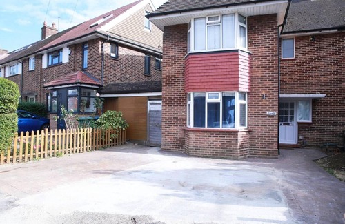 Roxbourne Apartment | Superb 1-bed Apartment in Harrow