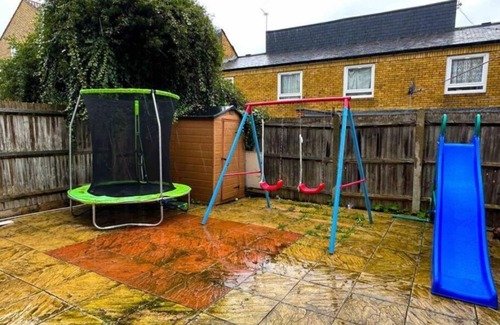 Woolwich Apartment | Superb 1-bedroom apartment with Garden and Lawn in London