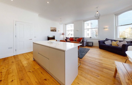 Camden Apartment | Superb 2 Bed Flat Camden 5 min walk/tube Station