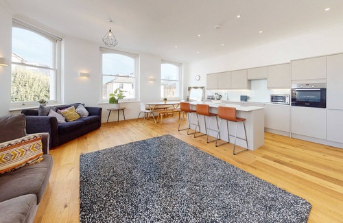 Camden Apartment | Superb 2 Bed Flat Camden 5 min walk/tube Station