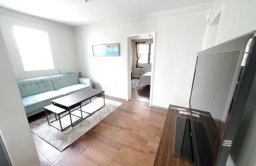 Williamsburg Apartment | SUPERB-2BR*1min to Train*5mns to Manh*15ms Mdtwn!.
